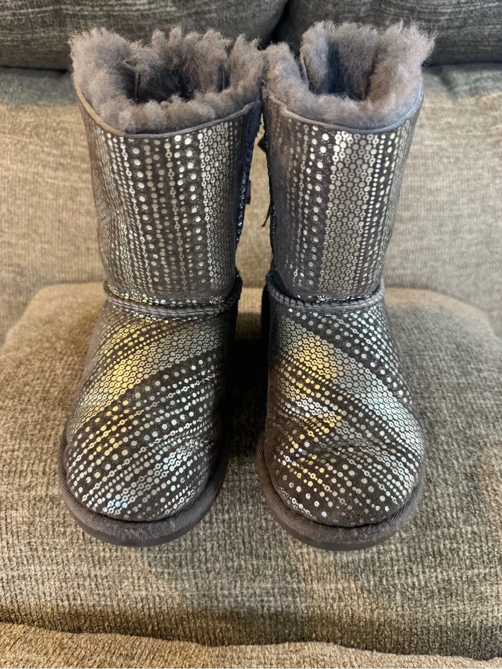 UGG Australia kids Bailey Bow Bling Gray Silver Metallic Dot Boots Size 12